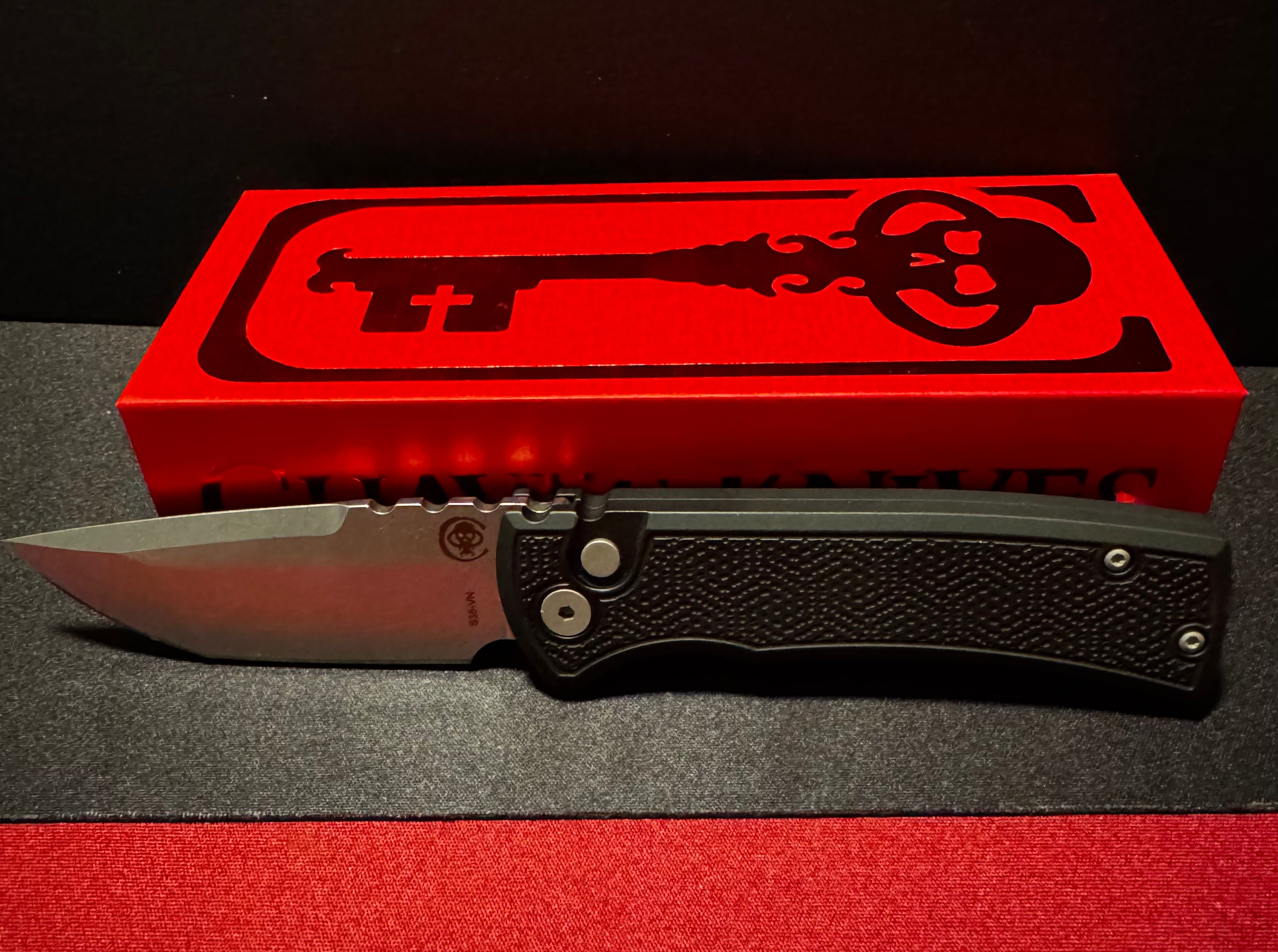 Chaves Knives Redencion 229 Automatic Knife - Black Spiral Stipple Handle
